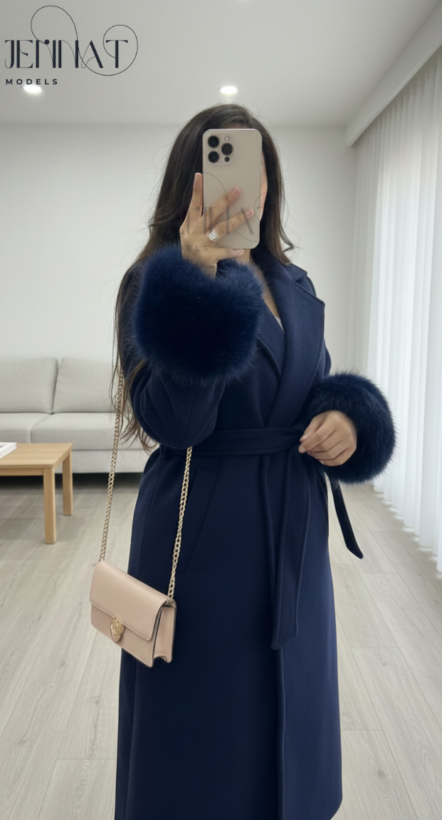 معطف شتوي أنيق بتصميم عصري وأكمام فرو