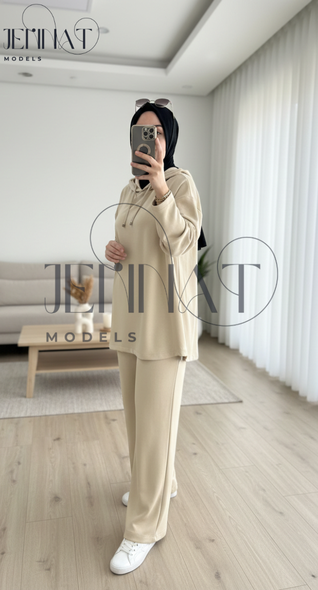 طقم نسائي واسع من قطعتين