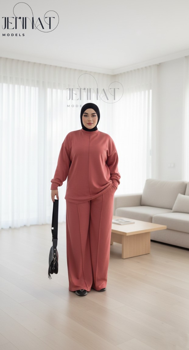 طقم نسائي واسع ومريح